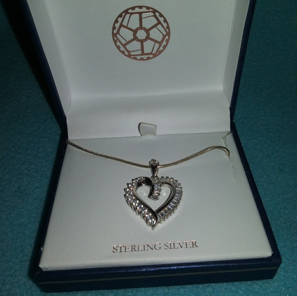 Sterling silver diamond heart neclace